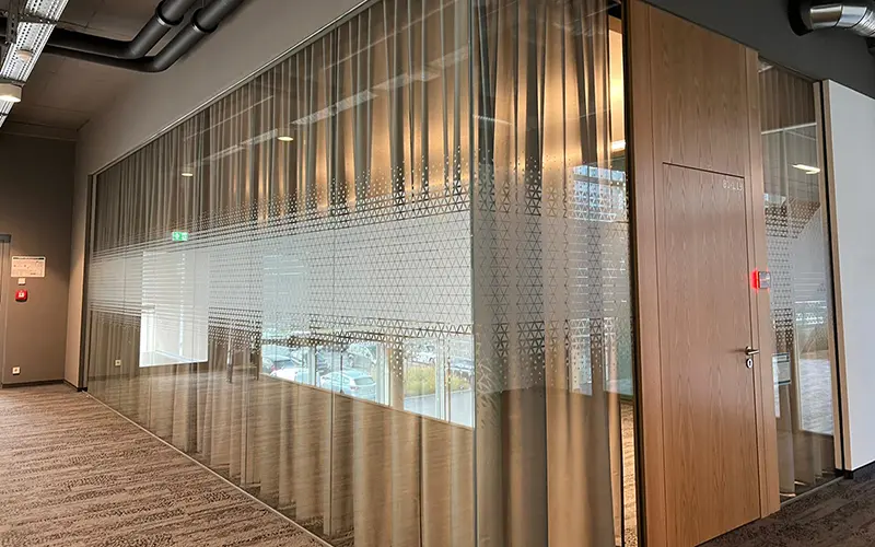 Glasdekorfolie für ein Bürogebäude in Lichtenfels